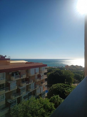 SWEET HOME BENALMADENA, Estudio con vistas al mar y excelente conexion wifi, para NO FUMADORES, con piscinas, Sea views, with swimming pools, completely renovated, ideal for older people, Bright with 
